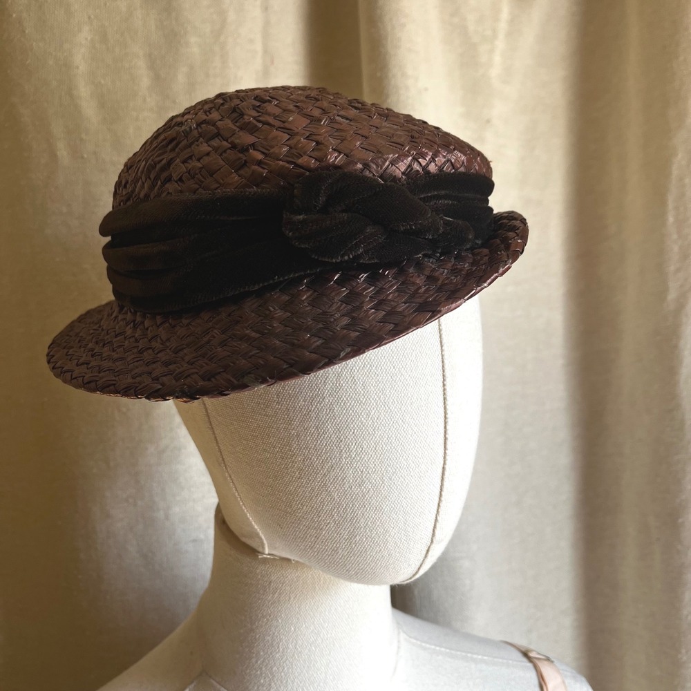 Vintage Straw Tilt Hat Brown Raffia Velvet Trim 1940s